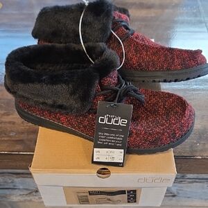 Hey Dude Size 8 NEW Red Knit Ankle Boots with Black Faux Fur Cuff